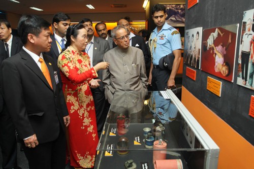 Le président indien a achevé avec succès sa visite au Vietnam  - ảnh 1